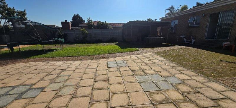 To Let 3 Bedroom Property for Rent in Bracken Heights Western Cape